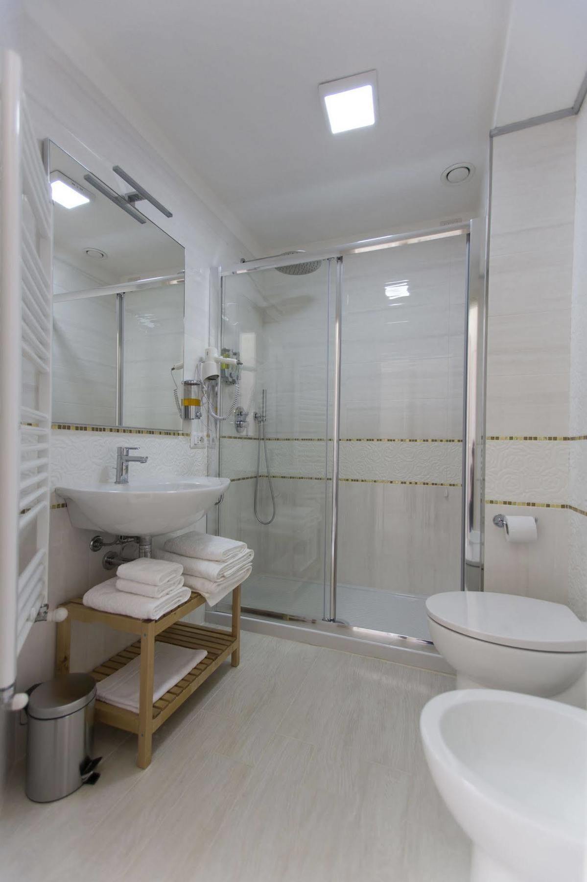 Brezza Marina Luxury Rooms Кальяри Экстерьер фото