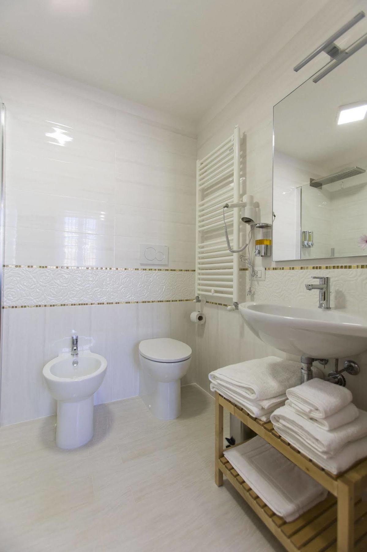 Brezza Marina Luxury Rooms Кальяри Экстерьер фото