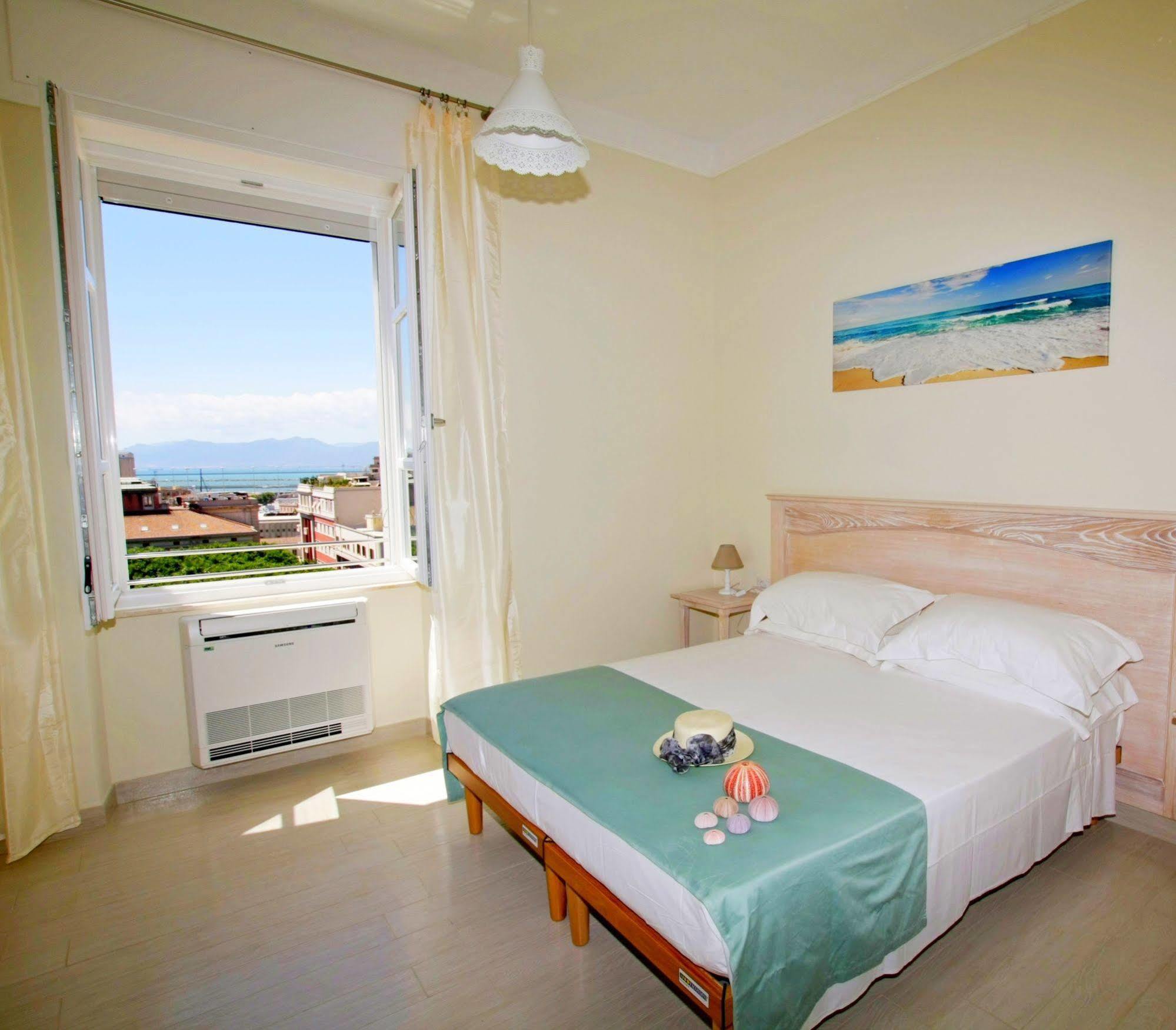 Brezza Marina Luxury Rooms Кальяри Экстерьер фото