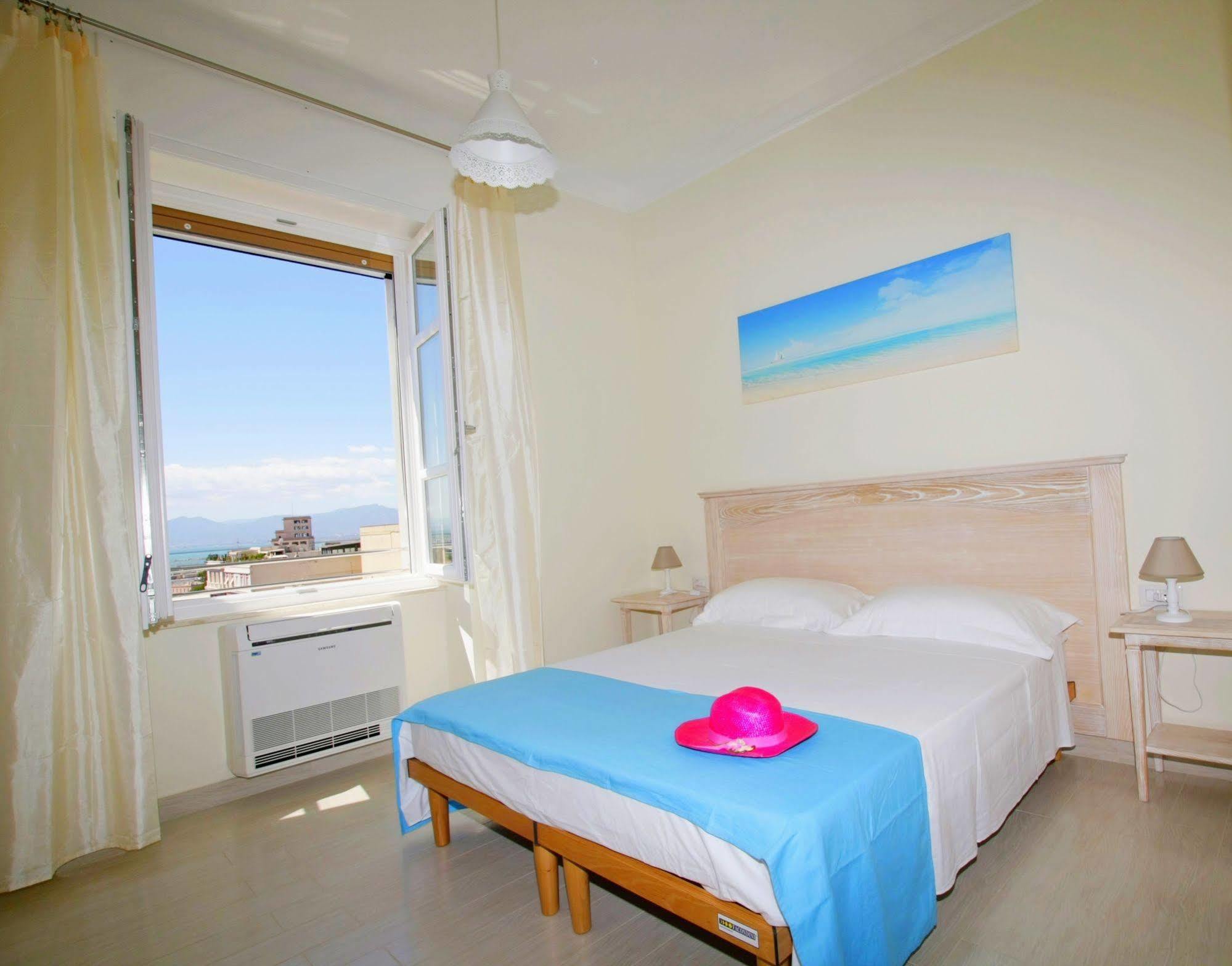 Brezza Marina Luxury Rooms Кальяри Экстерьер фото