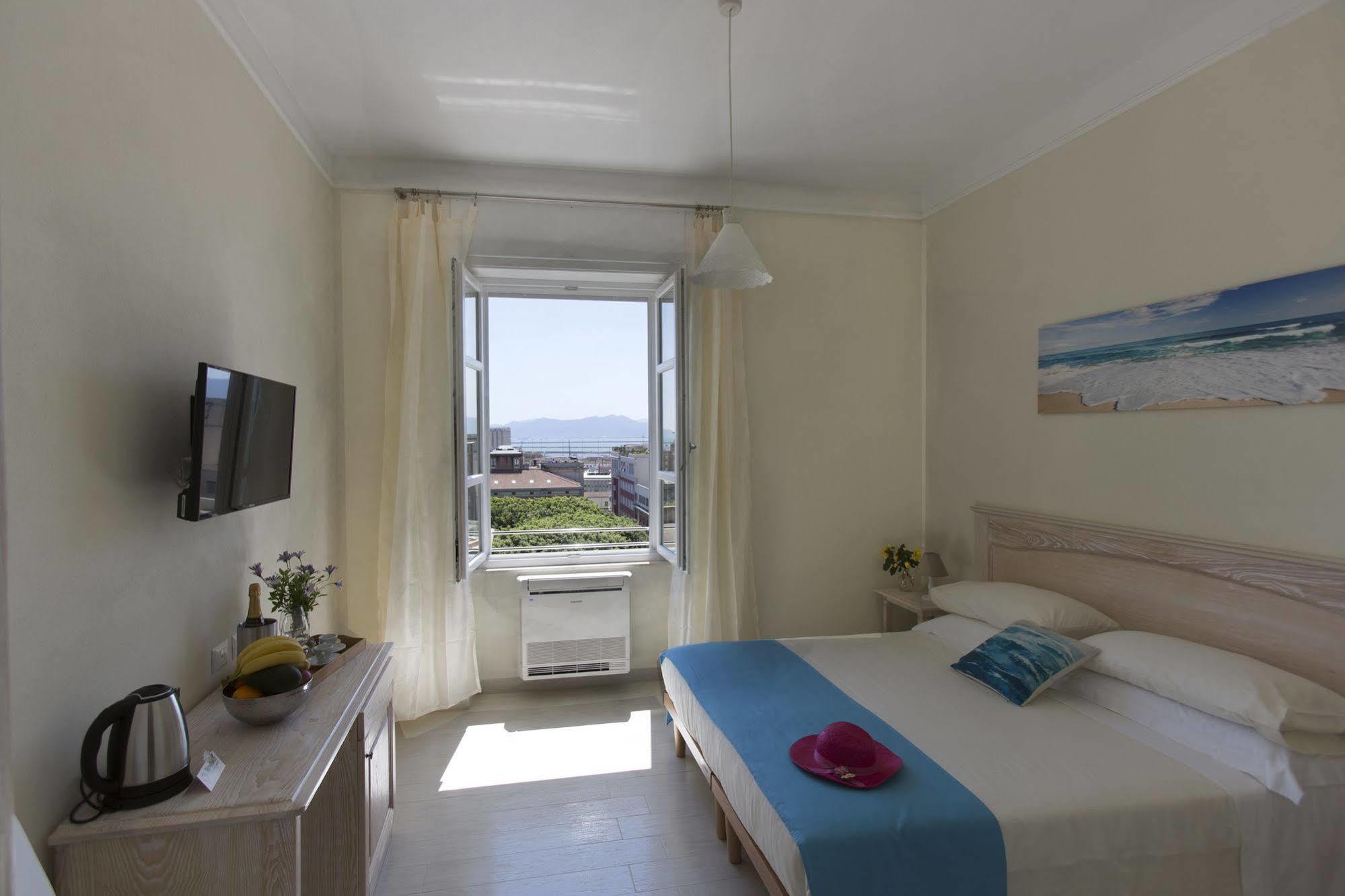 Brezza Marina Luxury Rooms Кальяри Экстерьер фото