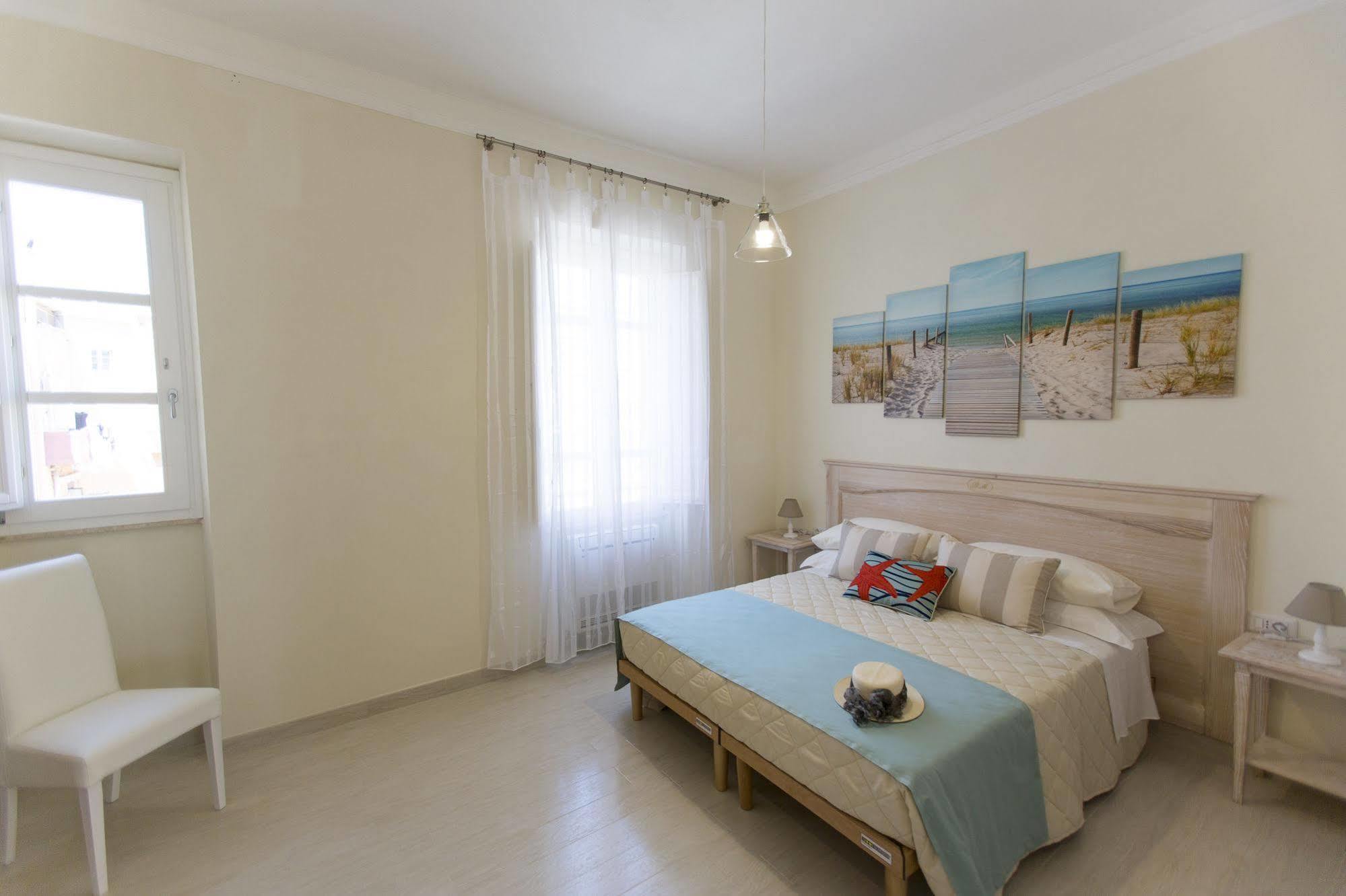 Brezza Marina Luxury Rooms Кальяри Экстерьер фото
