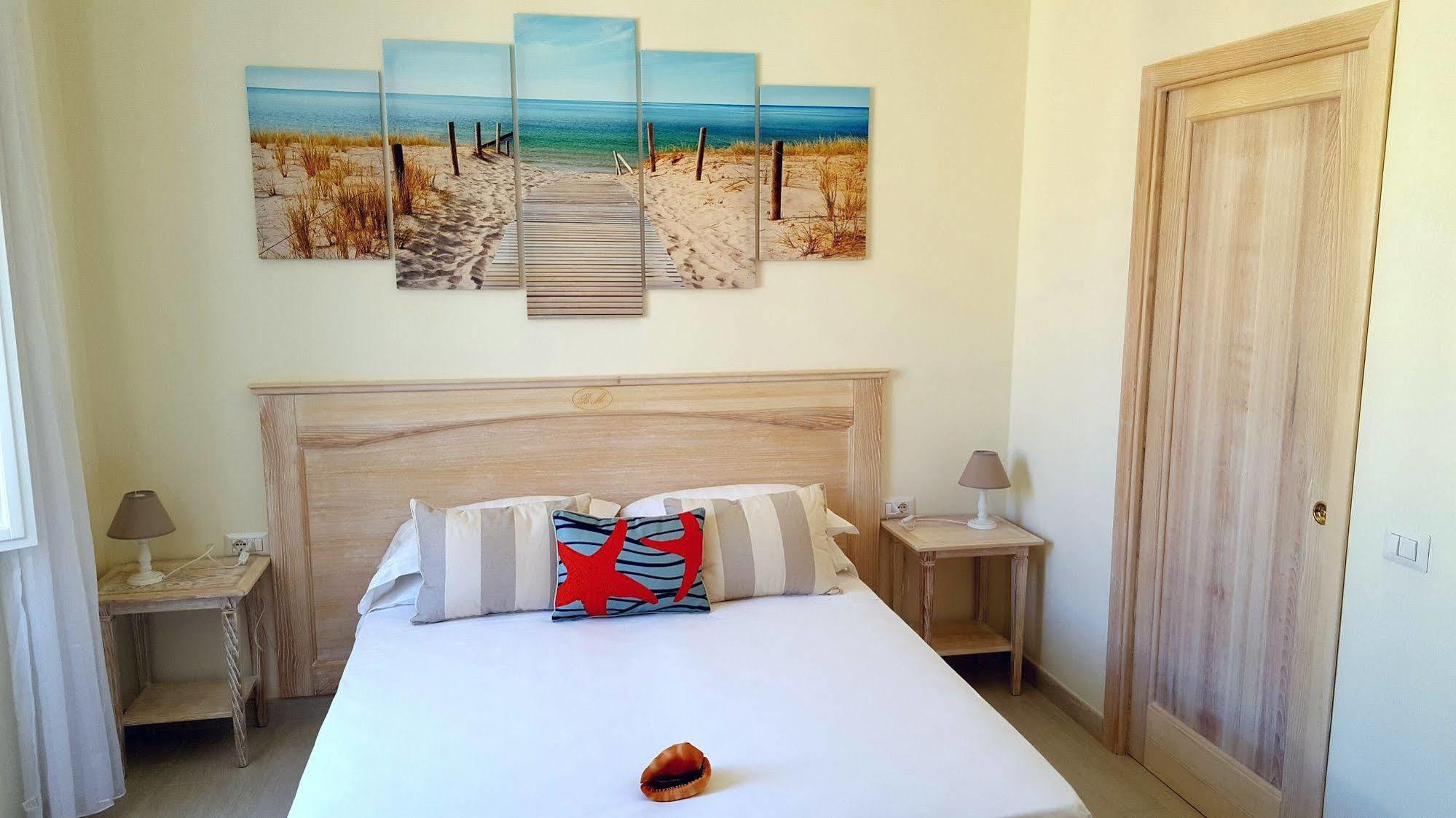 Brezza Marina Luxury Rooms Кальяри Экстерьер фото