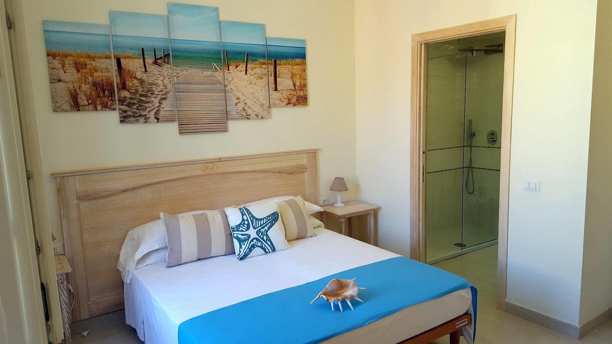 Brezza Marina Luxury Rooms Кальяри Экстерьер фото